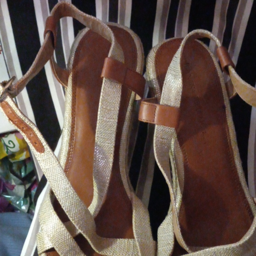 Shoes - Picture 2 of 9